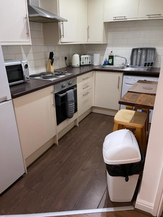Appartamento Modern, Quiet, Sleeps 10, Anfield, Tourists, *